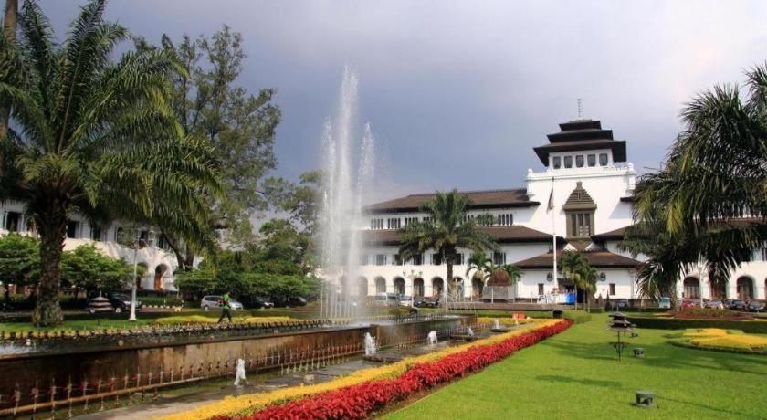Vio Hotel Veteran Bandung Eksteriør billede